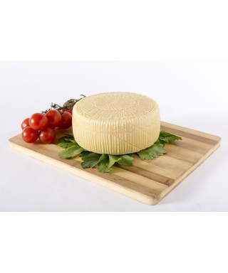 ‘Caciotta’ cheese (suitable for grating)